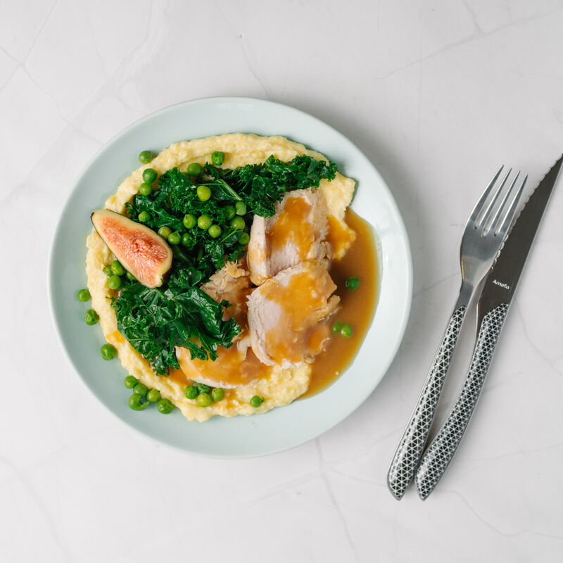 Poulet et figues rôties, polenta crémeuse à la tomme, choux kale
