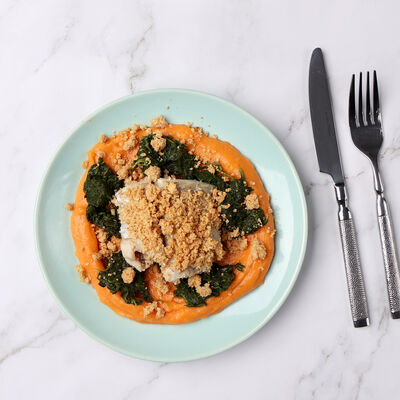 Filet de colin mousseline de patate douce au zeste d'orange, crumble amandes